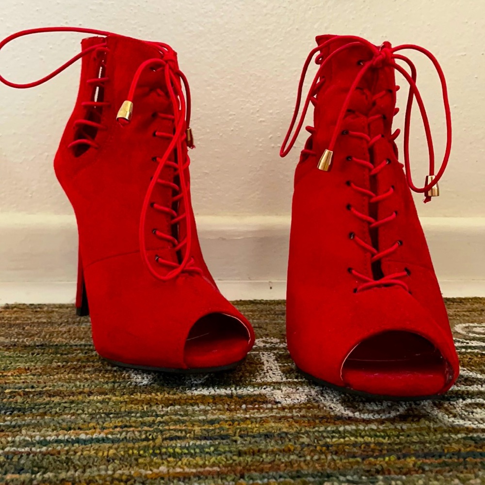 Forever size 7 red lace up heels